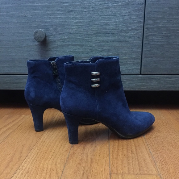 anne klein booties suede